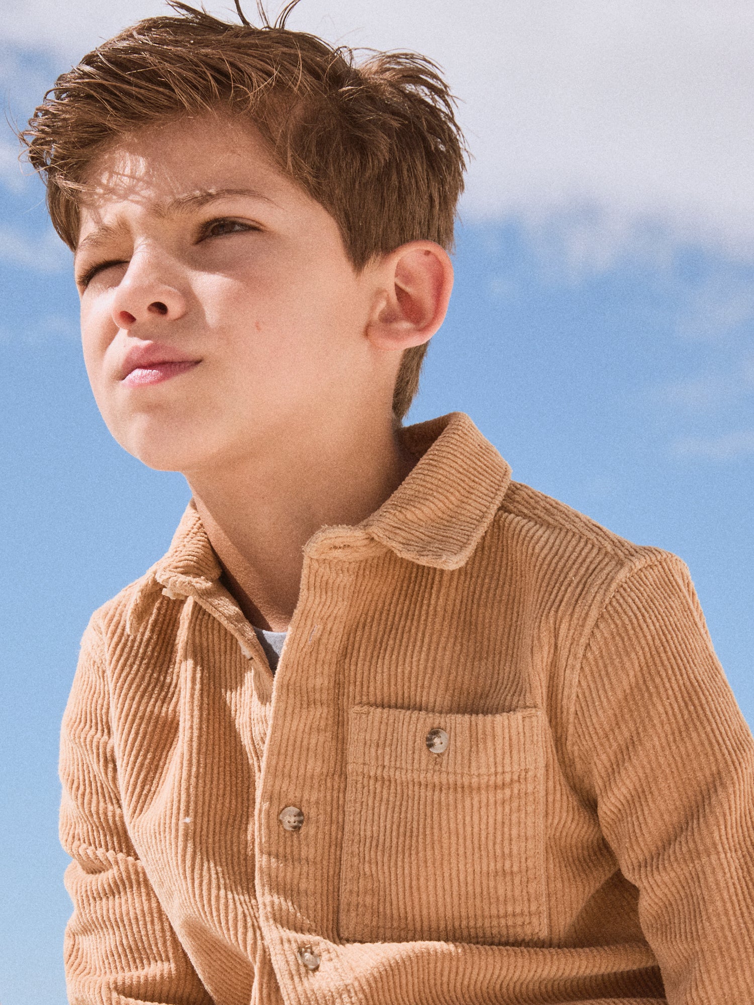 Braunes Samtshirt für Jungen