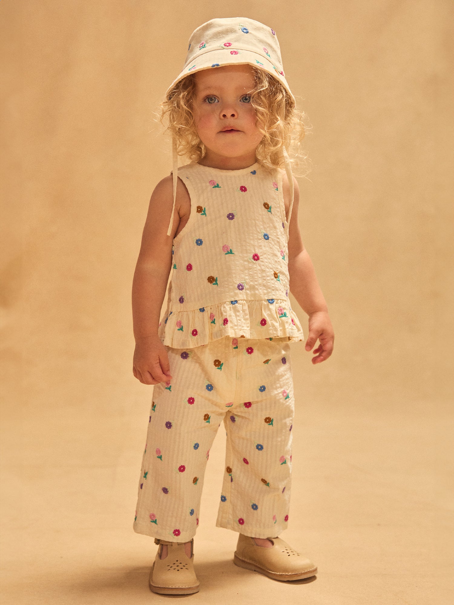 Beige Hut mit Blumenstickerei für Babymädchen