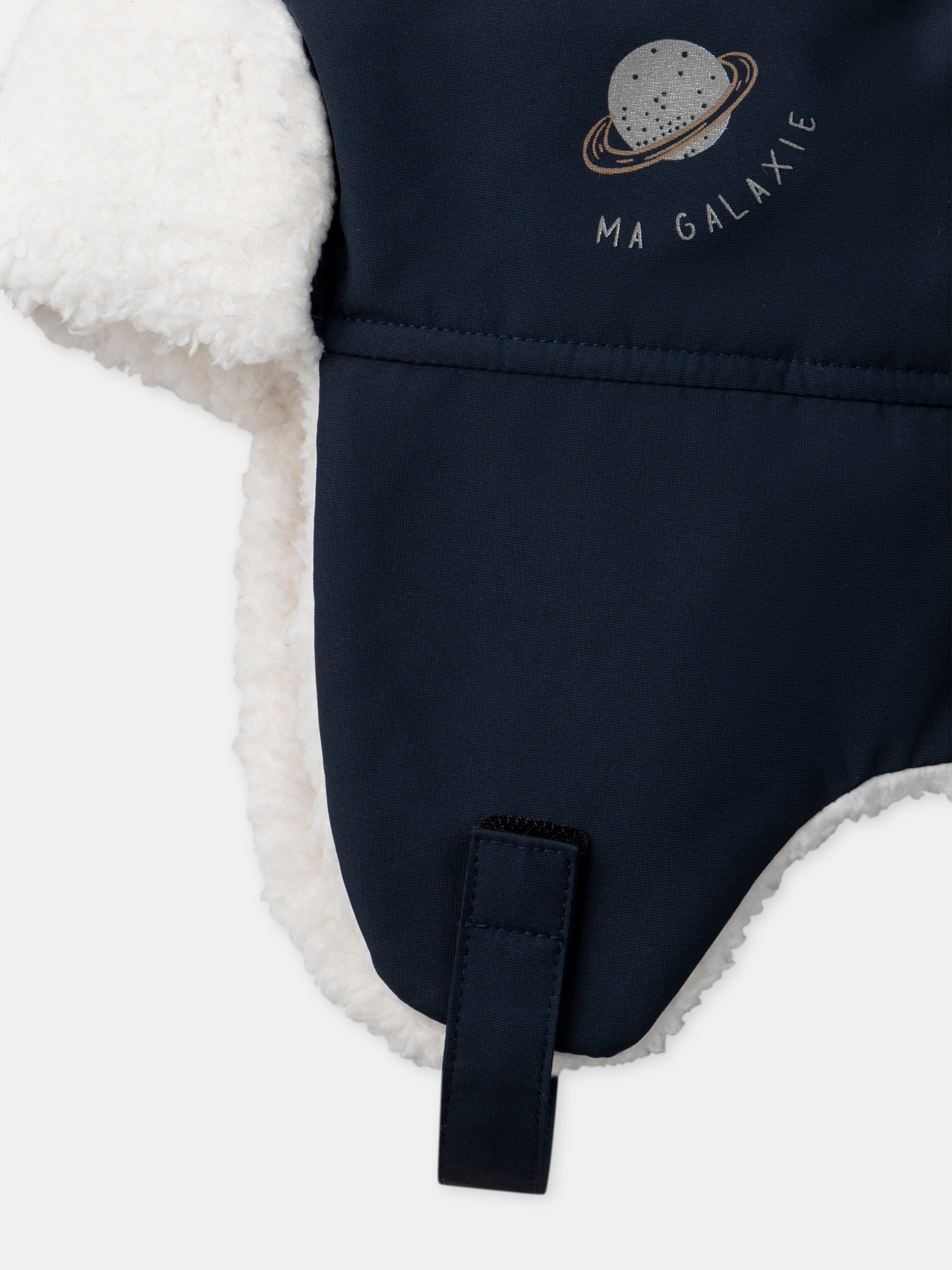 Dunkelblauer Junge Hut