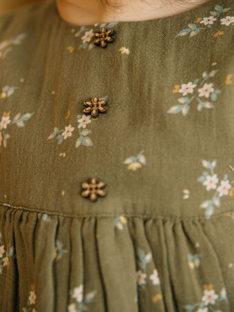 Kleid aus Baumwoll-Doppelgaze mit Blumenmuster in Khaki DACECILE / 22H1BFD1ROB604