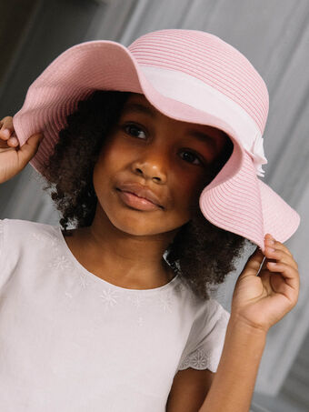 Chapeau de cérémonie rose et ruban blanc enfant fille COUHAETTE / 22E4PFH1CHA301